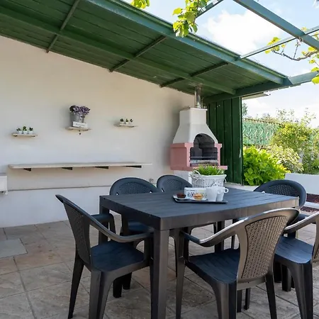 Dom wakacyjny Guesthost - Trullo Grecla With Pool And Parking Martina Franca